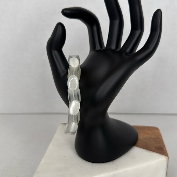 Modern White Frosted Bracelet with Stone Design lot C39 - Picture 1 of 4